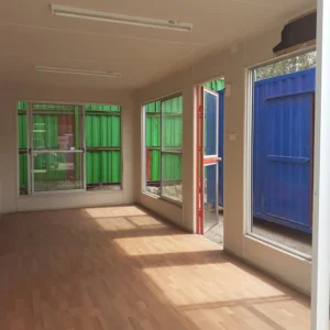 Conteneur modulaire aménagé en boutique – Image 3
